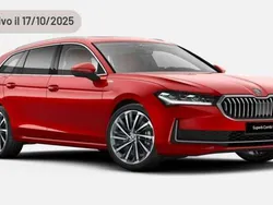 Argento Nuova 2024 Skoda Superb Selection Station wagon | 43.760 € (Buon prezzo)