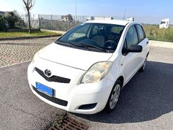 Bianco Usata 2009 Toyota Yaris Luxury Tre volumi | 5000 € (Buon prezzo)