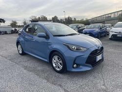 Blu/azzurro Usata 2021 Toyota Yaris Hybrid Active Due volumi | 15.499 € (Ottimo prezzo)