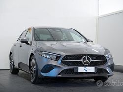 Grigio Nuova 2025 Mercedes 180 Business Tre volumi | 33.500 € (Buon prezzo)