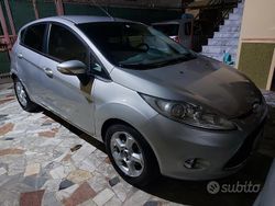 Grigio Usata 2010 Ford Fiesta Due volumi | 1800 €