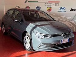 Grigio Usata 2020 VW Golf VIII Life Tre volumi | 19.350 € (Buon prezzo)