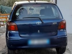 Blu Usata 2005 Toyota Yaris Tre volumi | 2300 € (Buon prezzo)
