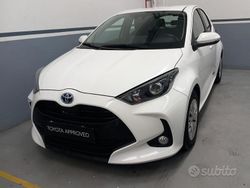 Bianco Usata 2022 Toyota Yaris Hybrid Active Tre volumi | 16.900 € (Buon prezzo)