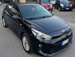 Nero Usata 2017 Kia Rio Active Tre volumi | 7500 € (Buon prezzo)