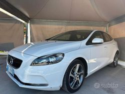 Bianco Usata 2017 Volvo V40 R-Design Momentum Tre volumi | 6499 € (Cara)