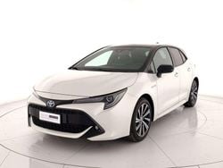 Pearl white Usata 2021 Toyota Corolla Style Tre volumi | 19.500 € (Buon prezzo)