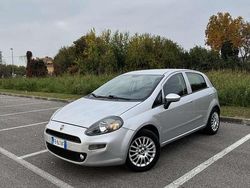 Other Usata 2015 Fiat Punto Lounge Tre volumi | 4700 € (Buon prezzo)