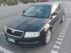 Nero Usata 2007 Skoda Superb Tre volumi | 2600 €