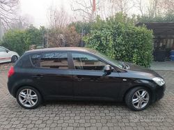 Nero Usata 2007 Kia Ceed Due volumi | 5000 € (Molto cara)