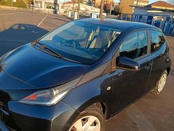 Blu Usata 2016 Toyota Aygo Due volumi | 11.400 € (Molto cara)