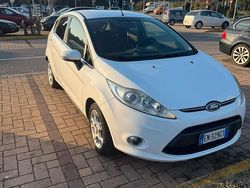 Bianco Usata 2012 Ford Fiesta Titanium Tre volumi | 3700 € (Buon prezzo)