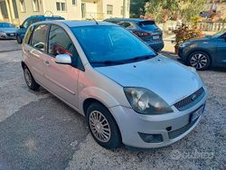Grigio Usata 2008 Ford Fiesta Tre volumi | 1800 €