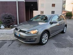 Grigio Usata 2014 VW Golf VII Comfortline Tre volumi | 8900 € (Buon prezzo)