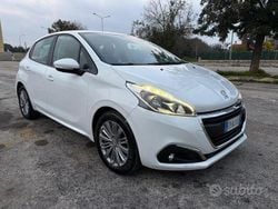 Bianco Usata 2016 Peugeot 208 Due volumi | 6800 € (Buon prezzo)