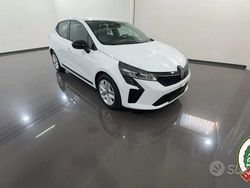 Bianco Nuova 2025 Renault Clio V Evolution Tre volumi | 18.900 € (Buon prezzo)