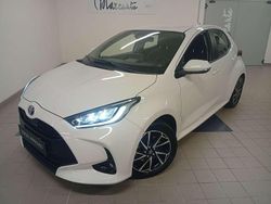 Bianco Usata 2022 Toyota Yaris Hybrid Trend Tre volumi | 18.000 € (Buon prezzo)