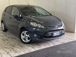 Grigio Usata 2012 Ford Fiesta Titanium Tre volumi | 4900 € (Buon prezzo)