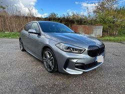 Grigio Usata 2023 BMW 118 M Sport Due volumi | 28.700 € (Buon prezzo)