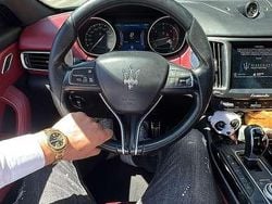 Grigio Usata 2017 Maserati Levante SUV | 32.000 € (Cara)