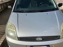 Grigio Usata 2006 Ford Fiesta Due volumi | 1500 € (Buon prezzo)