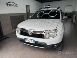 Bianco Usata 2011 Dacia Duster Lauréate Tre volumi | 3900 € (Ottimo prezzo)