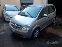 Grigio Usata 2004 Opel Meriva Monovolume | 2000 € (Buon prezzo)