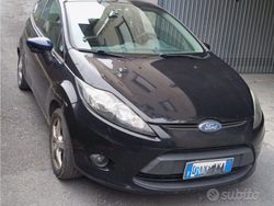 Nero Usata 2009 Ford Fiesta Due volumi | 2000 € (Buon prezzo)