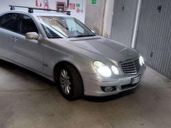 Usata 2006 Mercedes E220 Elegance Tre volumi | 6800 € (Molto cara)