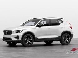 Blu/azzurro Usata 2024 Volvo XC40 Plus SUV | 39.013 € (Buon prezzo)