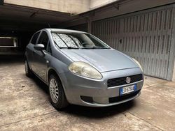 Usata 2010 Fiat Punto Tre volumi | 3800 € (Buon prezzo)