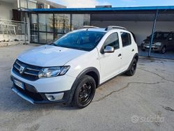 Bianco Usata 2016 Dacia Sandero Stepway Tre volumi | 2600 € (Super prezzo)