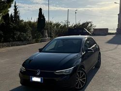Nero Usata 2021 VW Golf VIII Life Tre volumi | 19.000 € (Buon prezzo)