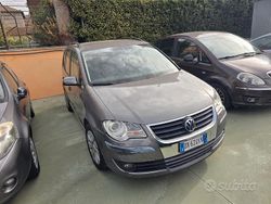Grigio Usata 2009 VW Touran Monovolume | 1200 €
