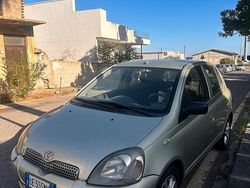 Verde Usata 2003 Toyota Yaris Tre volumi | 1400 € (Buon prezzo)