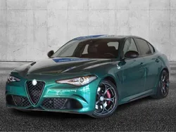 Verde Usata 2022 Alfa Romeo Giulia Quadrifoglio Tre volumi | 72.950 € (Cara)