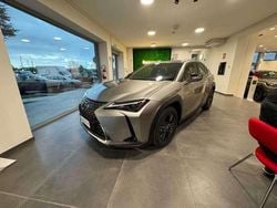 Argento Nuova 2025 Lexus UX 300h SUV | 31.990 € (Ottimo prezzo)