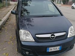 Usata 2009 Opel Meriva Monovolume | 3200 € (Molto cara)