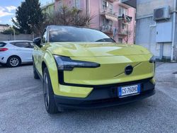 Tetto nero Usata 2024 Volvo EX30 Plus SUV | 32.000 € (Buon prezzo)