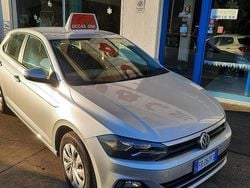 Grigio Usata 2018 VW Polo Trendline Tre volumi | 12.900 € (Buon prezzo)