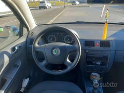 Grigio Usata 2006 Skoda Fabia Tre volumi | 2100 € (Buon prezzo)