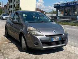 Grigio Usata 2009 Renault Clio III Tre volumi | 2000 € (Buon prezzo)
