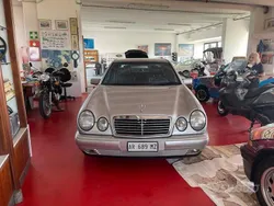 Mercedes E200