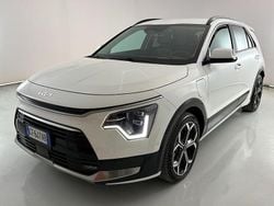 Bianco Usata 2024 Kia Niro Premium SUV | 27.900 € (Buon prezzo)