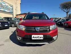 Rosso Usata 2014 Dacia Sandero Prestige Due volumi | 5490 € (Ottimo prezzo)