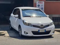 Bianco Usata 2014 Toyota Yaris Lounge Tre volumi | 6990 € (Buon prezzo)