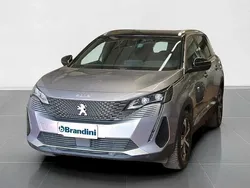 Grigio artense Usata 2023 Peugeot 5008 GT Monovolume | 28.300 € (Buon prezzo)