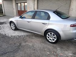 Grigio Usata 2006 Alfa Romeo 159 Tre volumi | 2900 € (Buon prezzo)
