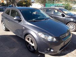 Usata 2013 Kia Ceed Due volumi | 2300 € (Buon prezzo)