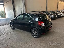 Nero Usata 2010 Renault Clio II Tre volumi | 3200 € (Buon prezzo)